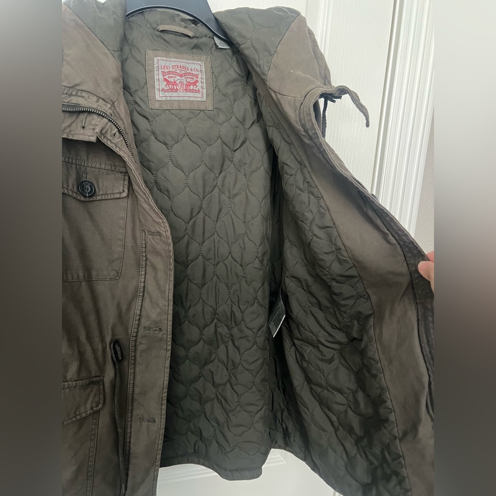 Levi's Women's Utility Jacket in Olive - Picture 4 of 9